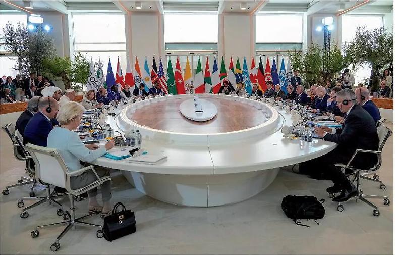 Il G7 tratta fino alle virgole su aborto e diritti lgbt, poi l&rsquo;ok al testo finale