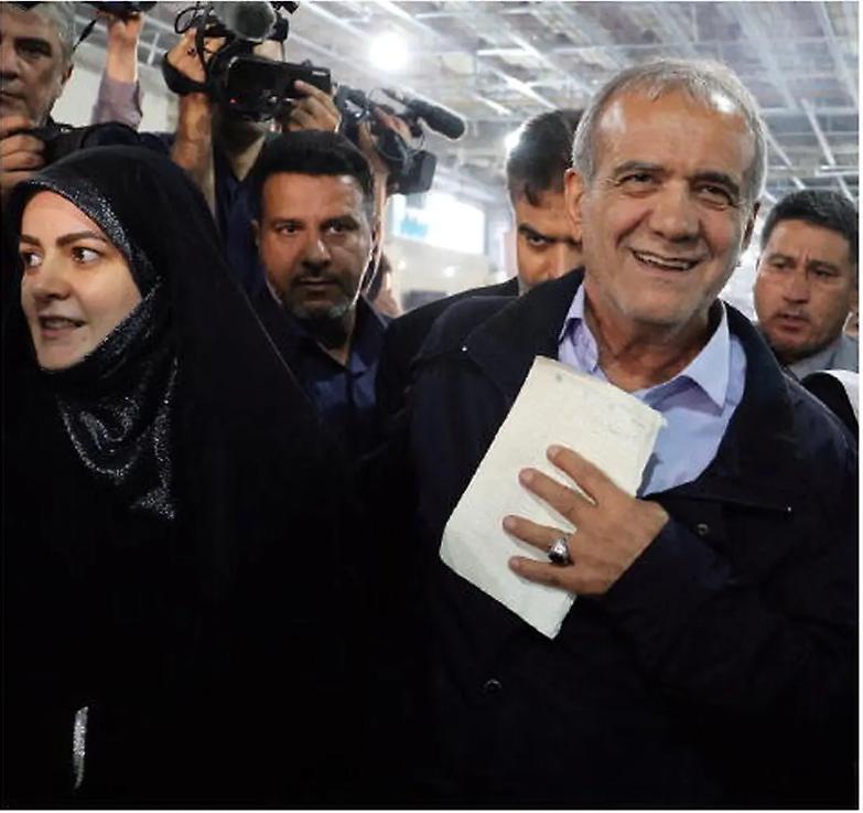 Masud Pezeshkian, il medico riformista sfida gli ayatollah