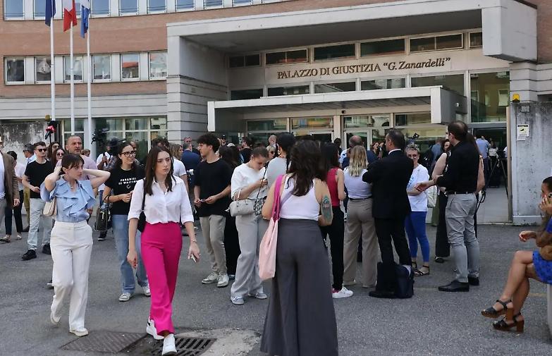 Strage di Erba, la Corte non concede la revisione del processo a Rosa e Olindo