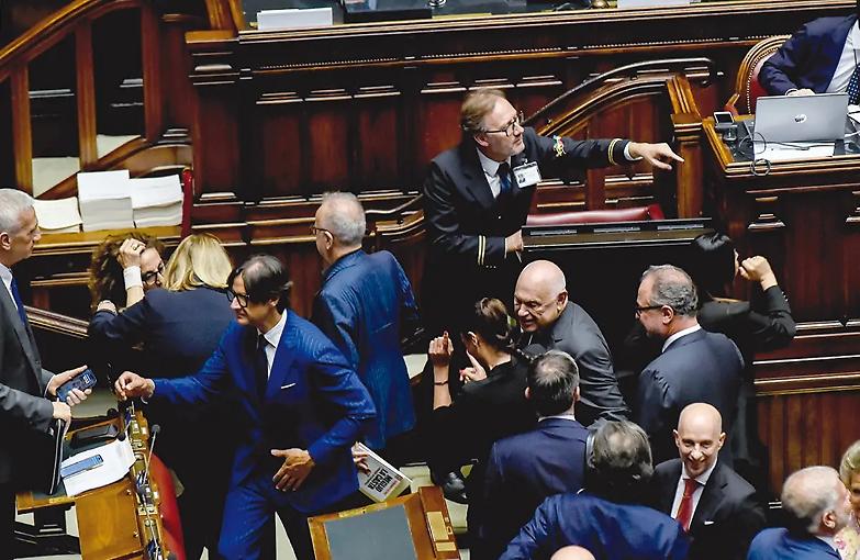 Carriere separate, ora Forza Italia d&agrave; le carte: si parte a settembre