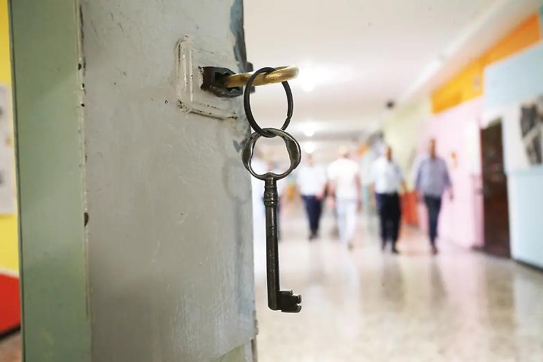 Ancora un suicidio in carcere. Nel sistema al collasso torna l&rsquo;incubo rivolte