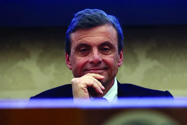 Calenda a rischio processo per un tweet dopo la querela di Mastella