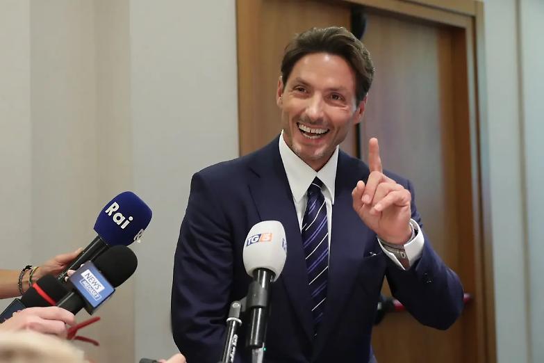 &laquo;Frettoloso intitolare Malpensa a mio padre&raquo;. Scintille tra Piersilvio Berlusconi e Salvini