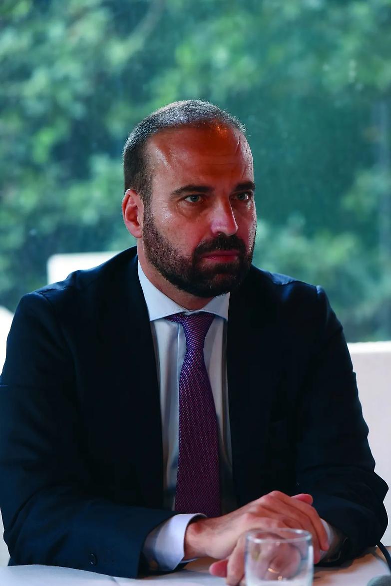 Renzi indica la via: &laquo;Noi a sinistra&raquo; Marattin si sfila, Calenda lo attacca