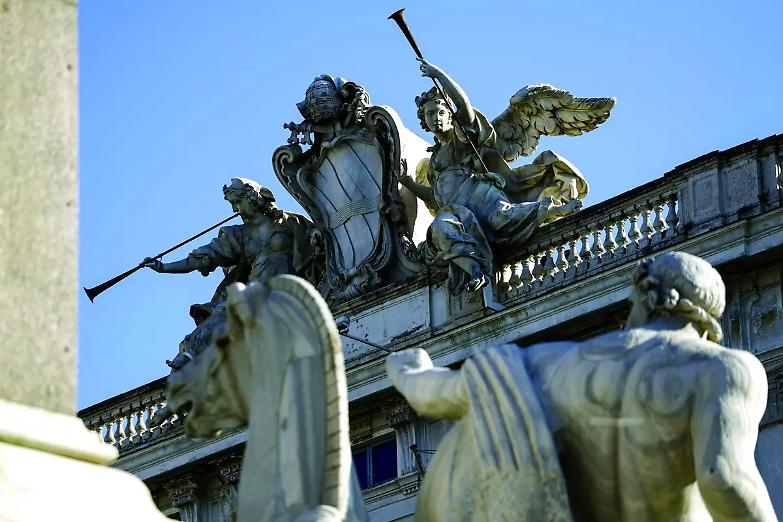 Sospesi tra sentenze e (vuoti di) legge: quale diritto regoler&agrave; il fine vita?