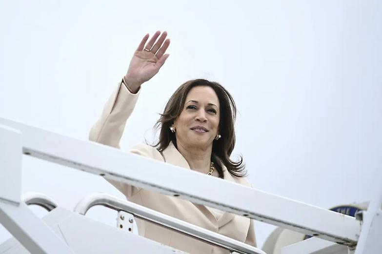 Sorpresa: Kamala Harris &egrave; in testa ai sondaggi