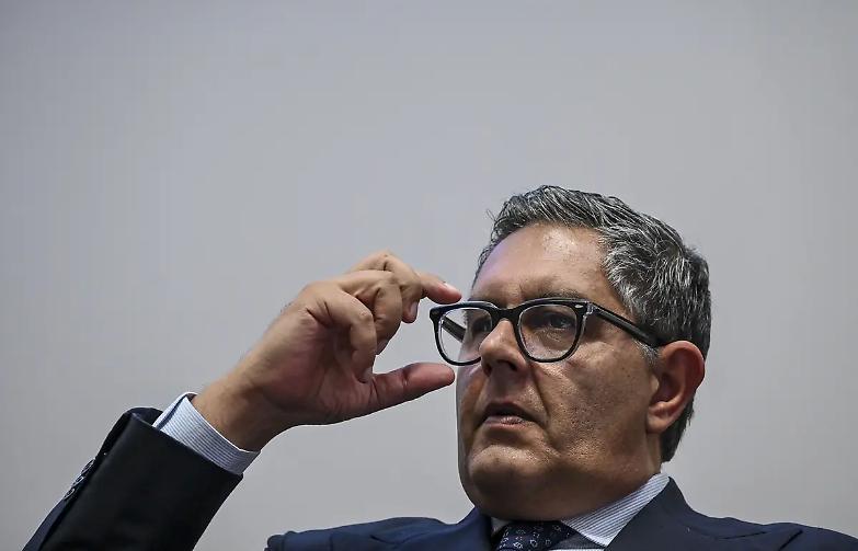 Toti molla la presa: &laquo;Una scelta sofferta ma soltanto politica&raquo;