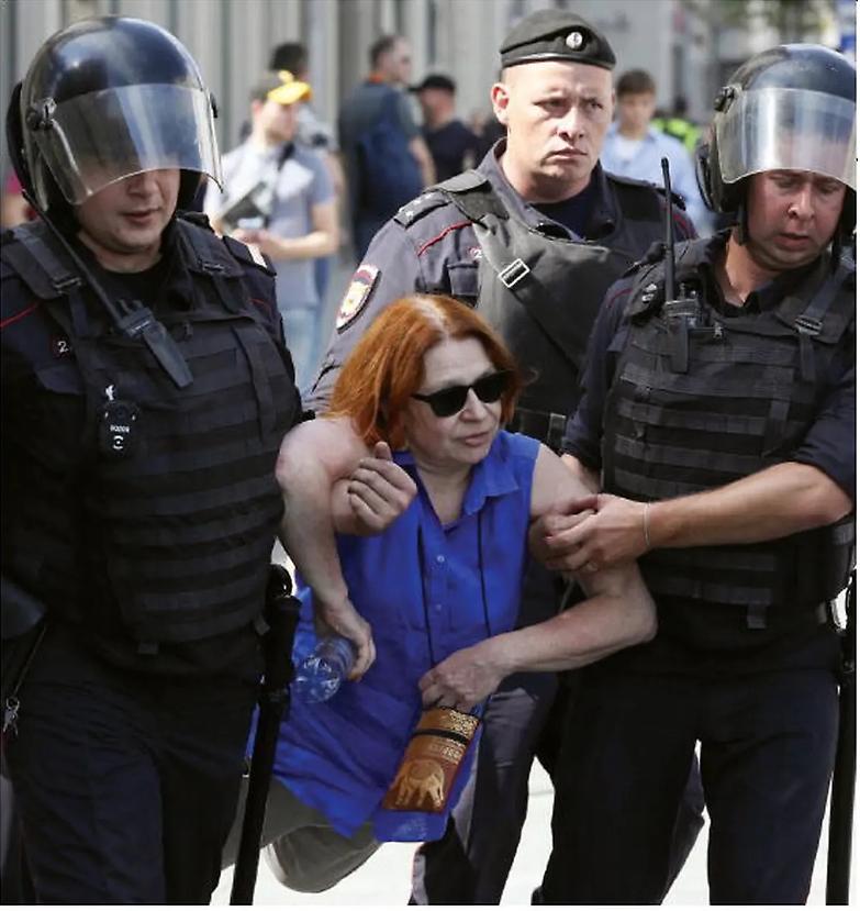 Se sei pacifista il regime di Putin non ti perdona...