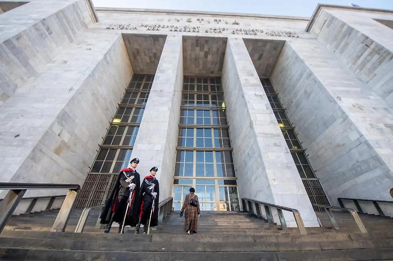 Verdetto anticipato in aula, avvocati in allarme: &laquo;Forma e apparenza contano&raquo;