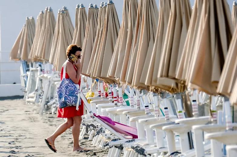 Lo &ldquo;sciopero&rdquo; dei balneari non chiude le spiagge ma preoccupa Meloni