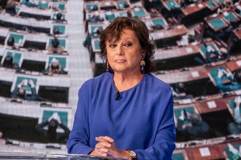 Ora la Lega se la prende con le donne incinte che fanno le borseggiatrici