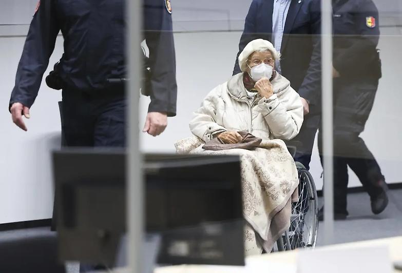 Germania, pena confermata per l&rsquo;ex stenografa nazista: ha 99 anni