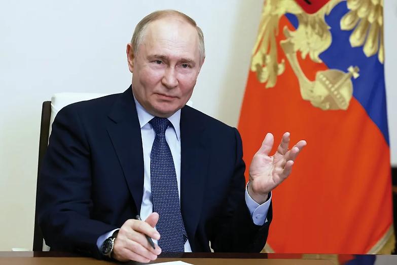 Odi la democrazia? Putin ti accoglie a braccia aperte