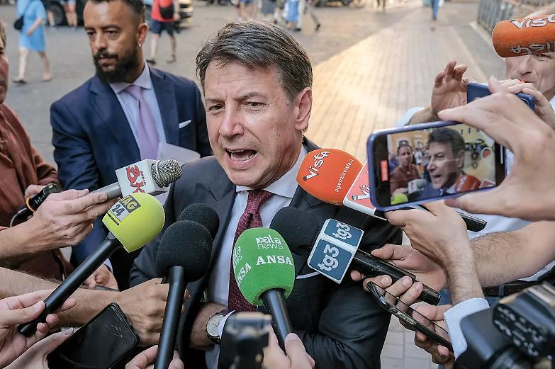 Conte va alla guerra, l&rsquo;ex premier prepara la spallata a Grillo ma non cede a Schlein