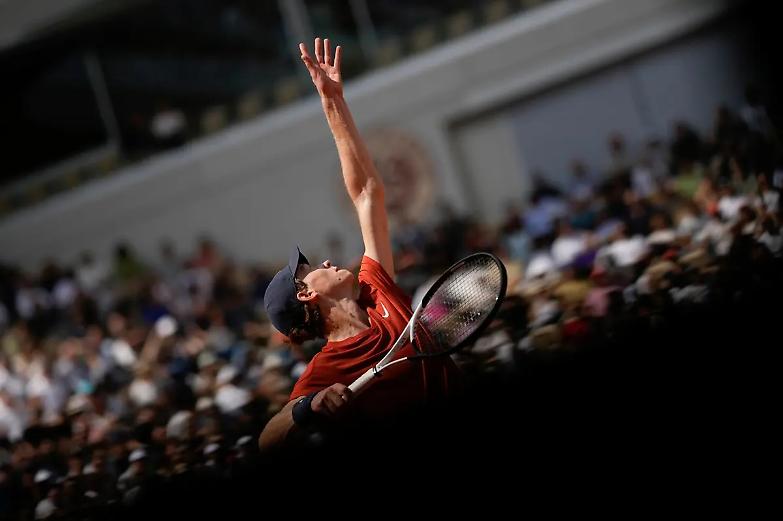 Il caso Sinner e le pressioni del processo mediatico