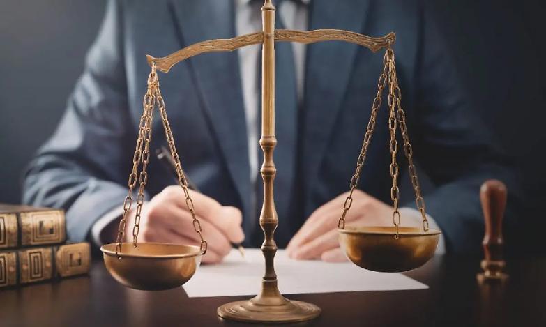 Chiede il patrocinio a spese dello Stato, aveva redditi illeciti per 300mila euro