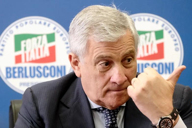Gli scout &ldquo;rottamano&rdquo; Renzi e scelgono Antonio Tajani