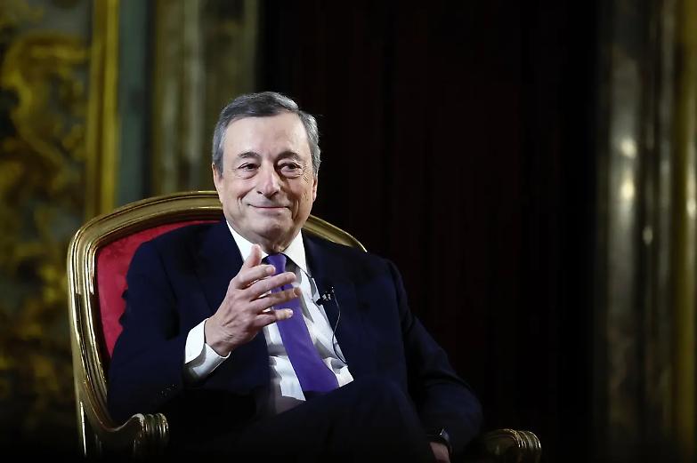 Mario Draghi bacchetta pesantemente l&rsquo;Europa: &laquo;Senza investimenti non avr&agrave; futuro&raquo;
