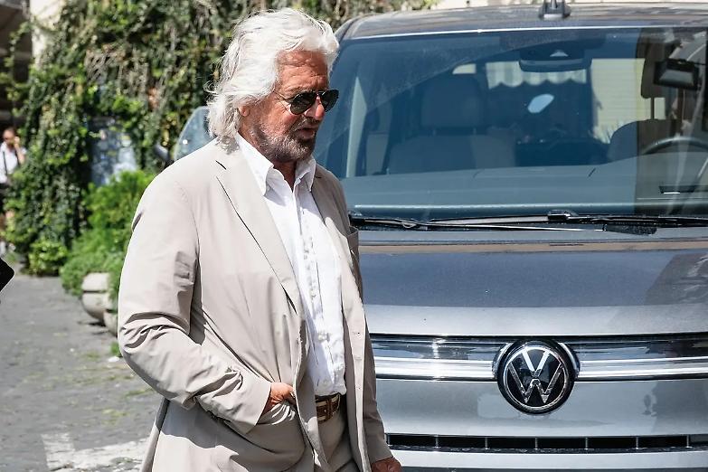 I vertici del M5S contro il fondatore: &laquo;Grillo ha scelto la guerriglia legale e mediatica&raquo;