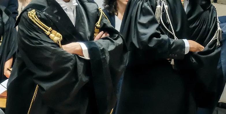 Il legittimo impedimento rinforza il diritto di difesa e rid&agrave; dignit&agrave; agli avvocati