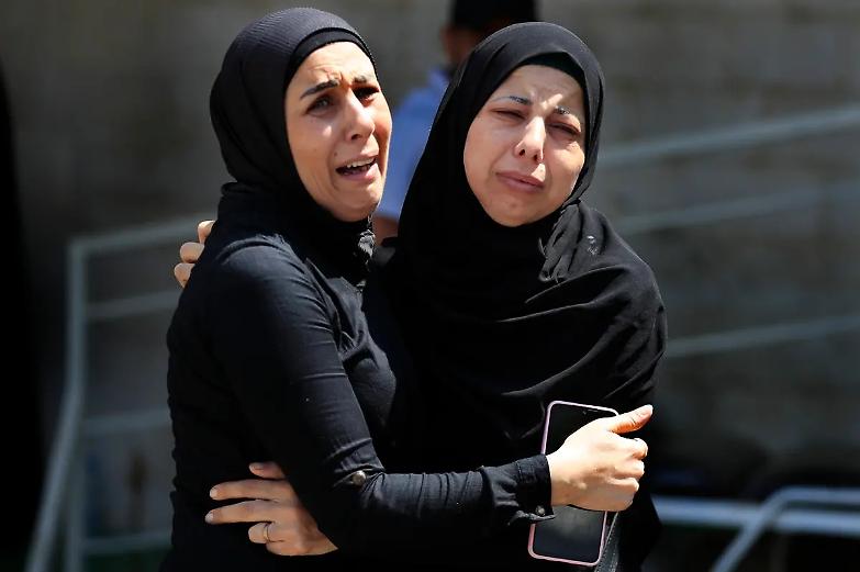 Nuovi raid dell&rsquo;Idf su Beirut, mentre Hezbollah lancia razzi contro Israele