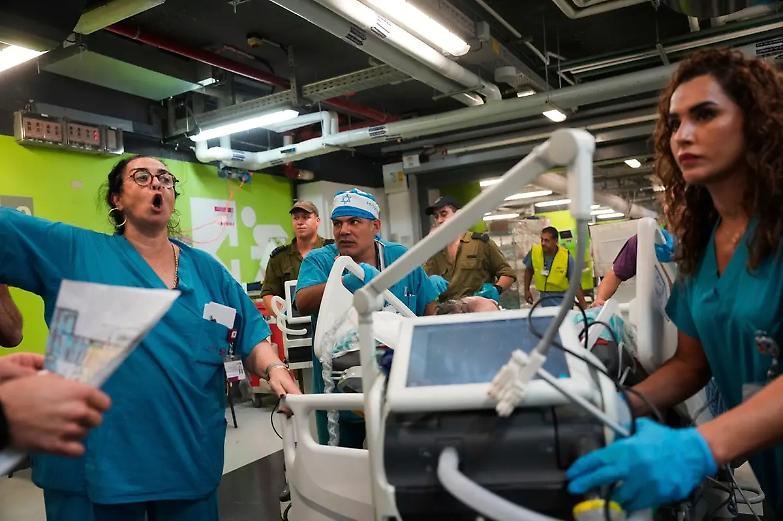 Raid israeliano colpisce una scuola a Gaza: morti e feriti nel campo profughi