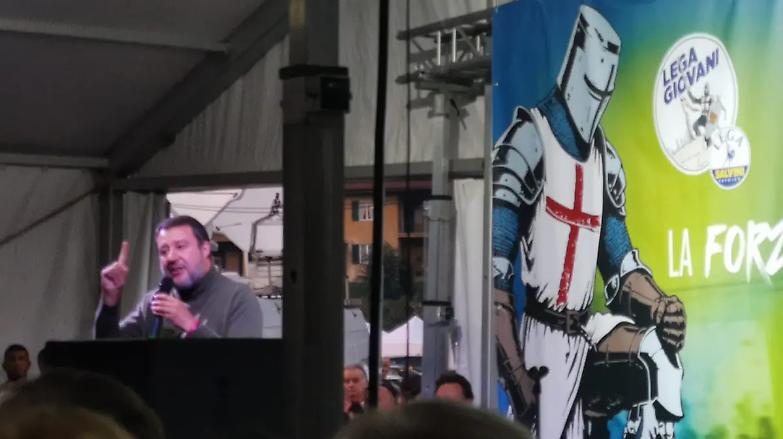 La Pontida sovranista si apre con i vaffa a Tajani e le scuse di Salvini