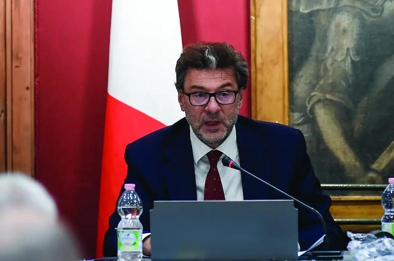 Manovra, la scommessa di Giorgetti: &laquo;Pi&ugrave; che tasse forti tagli alla spesa&raquo;