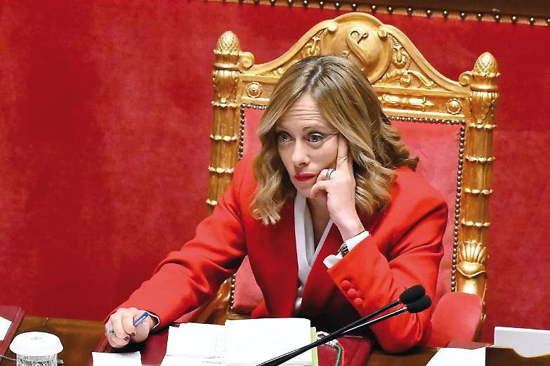 Alta tensione tra governo e magistratura sul caso dei migranti, Anm contro Meloni