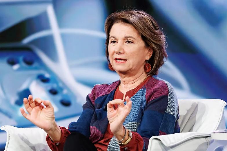 Surrogata, Roccella vuole i medici &ldquo;spia&rdquo;. E riparte lo scontro