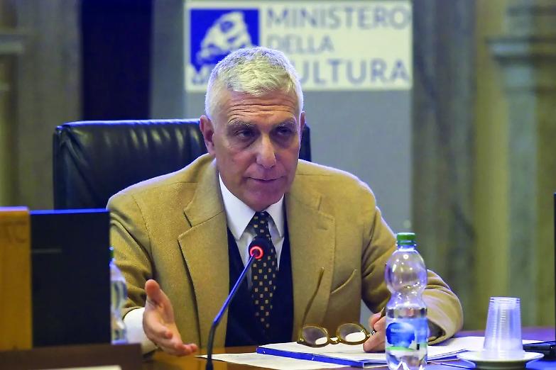 &laquo;I magistrati usino i social con attenzione. E anche le chat...&raquo;