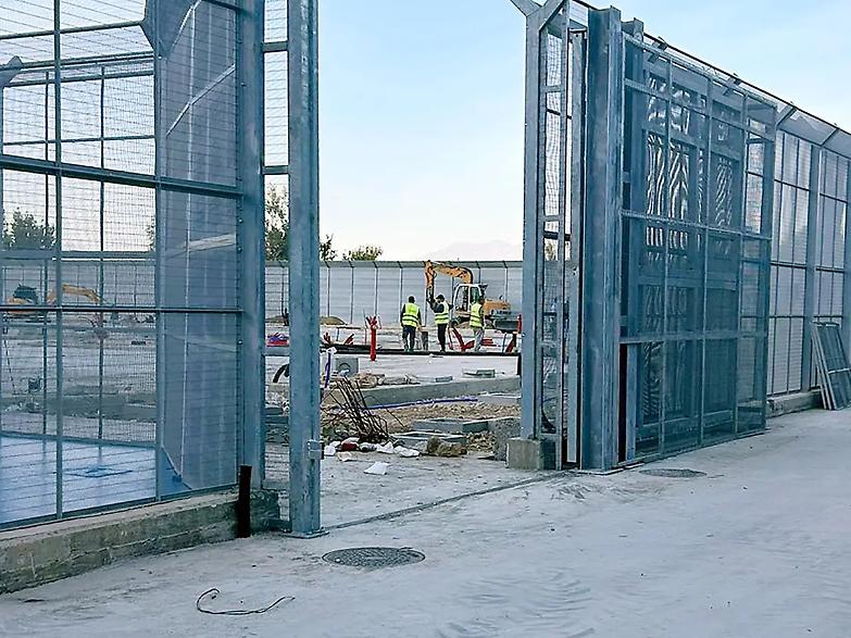 Migranti, resort di lusso per gli agenti in Albania: la spesa prevista &egrave; di 9 milioni l&rsquo;anno