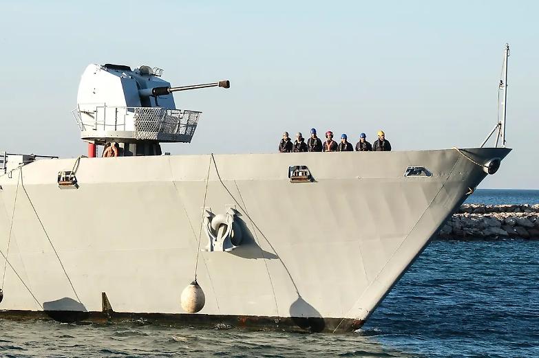 Migranti, la nave Libra operativa nel Mediterraneo. E le polemiche continuano