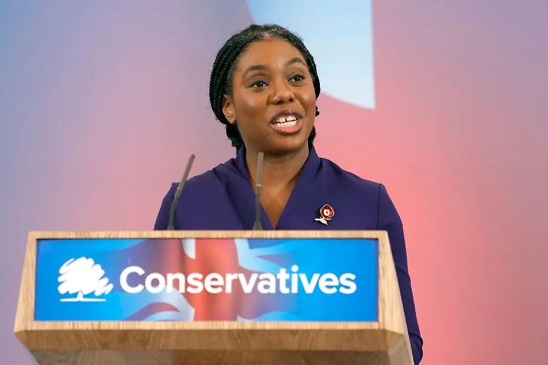Kemi Badenoch &egrave; la nuova leader dei Tory: anti-woke e anti-gender