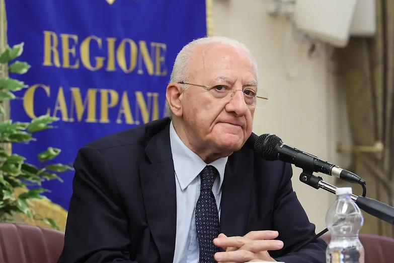 De Luca incassa il s&igrave; al terzo mandato. Ma il Pd e (forse) il governo fanno muro