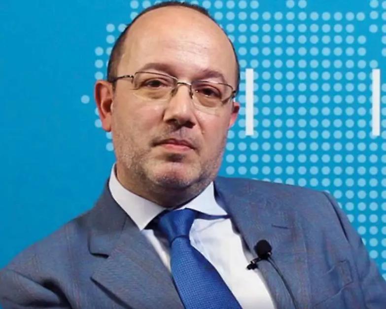 &laquo;Una campagna imbarazzante, fatta di slogan e insulti da entrambe le parti&raquo;