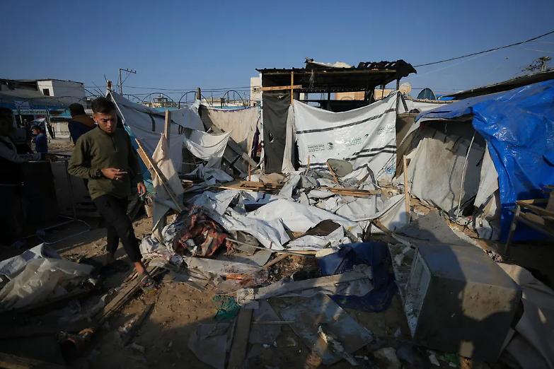 Attacco aereo israeliano a Jabalia: 30 morti nella Striscia di Gaza, 13 sono bambini