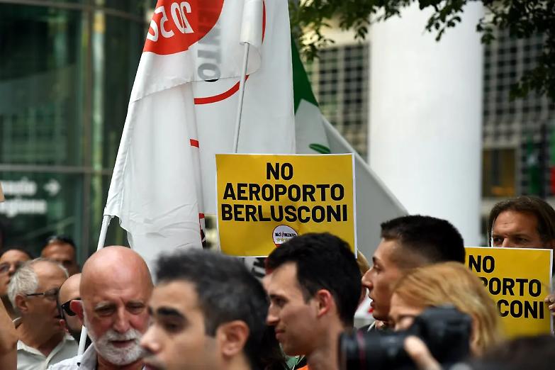 Malpensa, il Tar non blocca l&rsquo;intitolazione dell&rsquo;aeroporto a Berlusconi