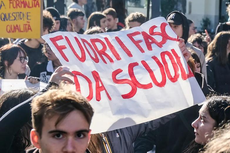 "No Meloni Day", proteste in tutta Italia contro scuola e governo &ndash; FOTO