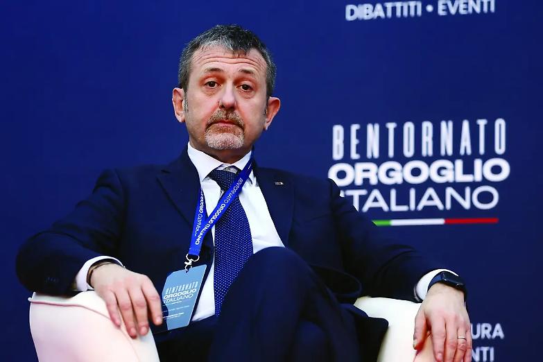 &ldquo;I detenuti non devono respirare&rdquo;. Bufera su Delmastro