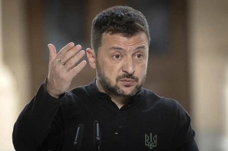 Zelensky molla: &laquo;Basta morire per la Crimea&raquo;