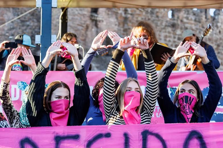 &ldquo;Disarmiamo il patriarcato&rdquo;: a Roma il corteo di Non una di meno
