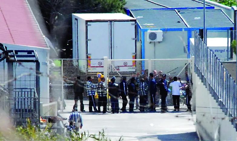 Choc a Caltanissetta, &laquo;migranti accampati dietro al cemento&raquo;