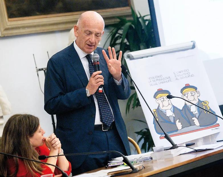 &laquo;Sulle carriere separate decideranno i cittadini: cosa temono le toghe?&raquo;