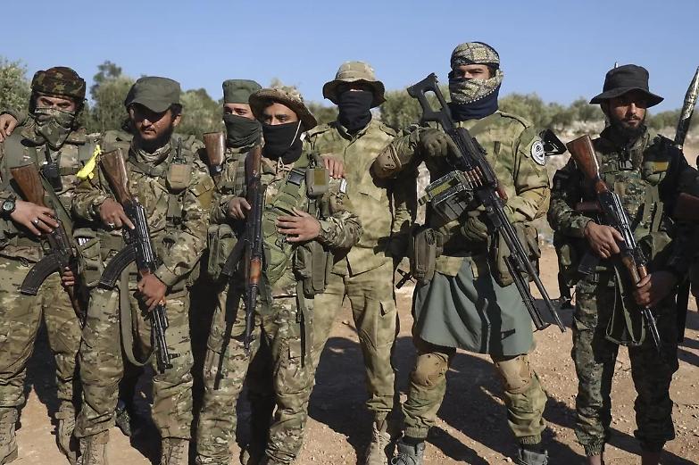 Aleppo sotto attacco, ribelli e jihadisti conquistano met&agrave; della citt&agrave;. E Putin &ldquo;difende&rdquo; Assad