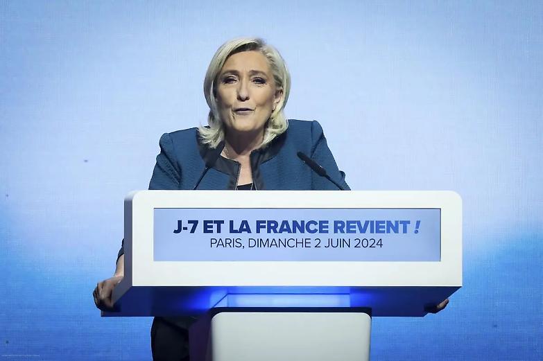 Francia, Le Pen e M&eacute;lenchon pronti a far cadere il governo