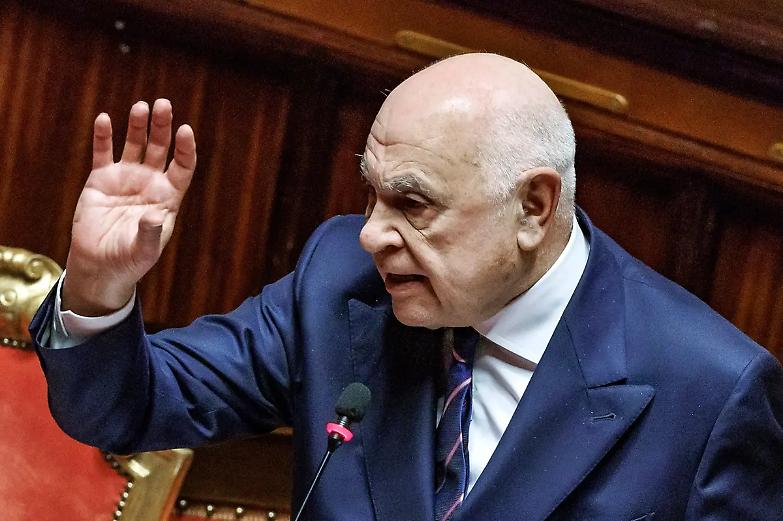 La promessa del ministro Nordio: &laquo;Avvocatura fondamentale, rimedieremo alla mancanza in Costituzione&raquo;