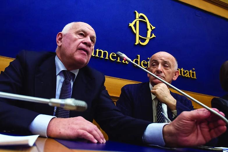 Criteri di priorit&agrave;, &laquo;una scelta politica&raquo;. Il Pd: niente blitz sull&rsquo;obbligatoriet&agrave;