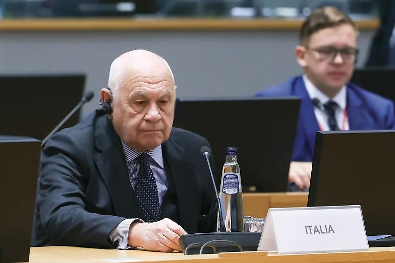 Migranti, tolleranza &ldquo;zero&rdquo; sui trafficanti: salta la &ldquo;clausola umanitaria&rdquo;