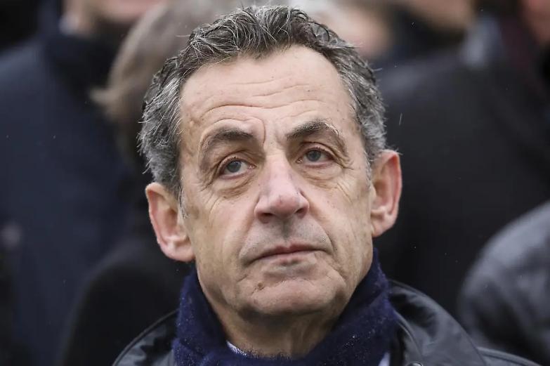 E il  libro di Sarkozy batte tutti i record: &laquo;La difesa mediatica &egrave; un mio diritto!&raquo;